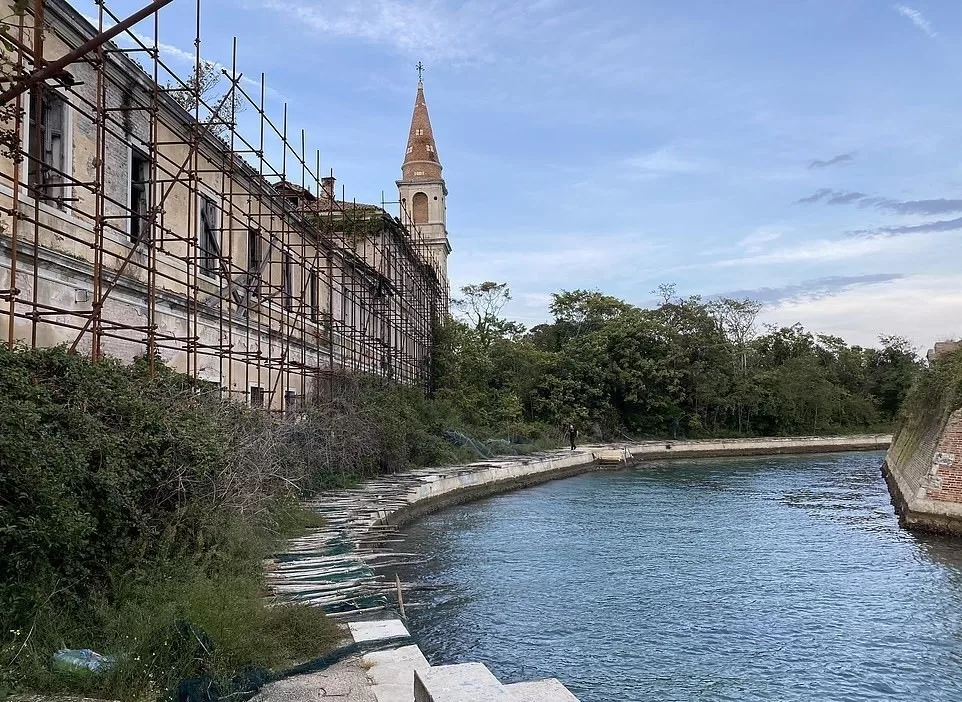 Ilha Poveglia: O Enigma Sombrio do Mediterrâneo