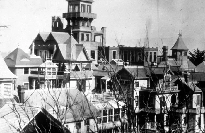 O Mistério da Mansão Winchester: Entre Espíritos e Arquitetura Intrigante