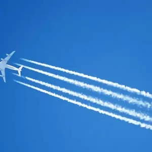Chemtrails: Desvendando a Controvérsia por Trás das Trilhas de Condensação